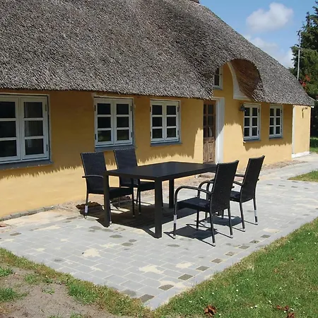 Vakantiehuis Three-bedroom In *