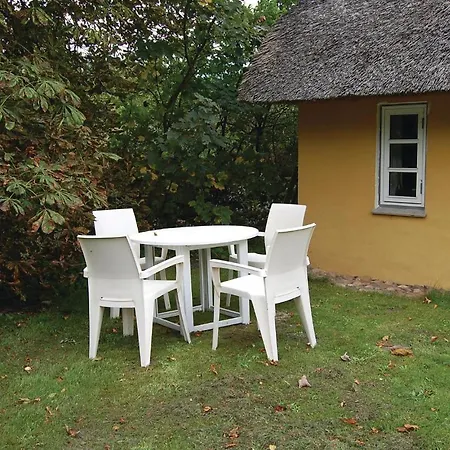 Three-bedroom In Feriehus *